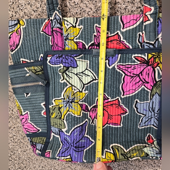 Vera Bradley Ionic Deluxe Vera Tote in Falling Flowers Cloth Bag High Quality - Picture 7 of 9
